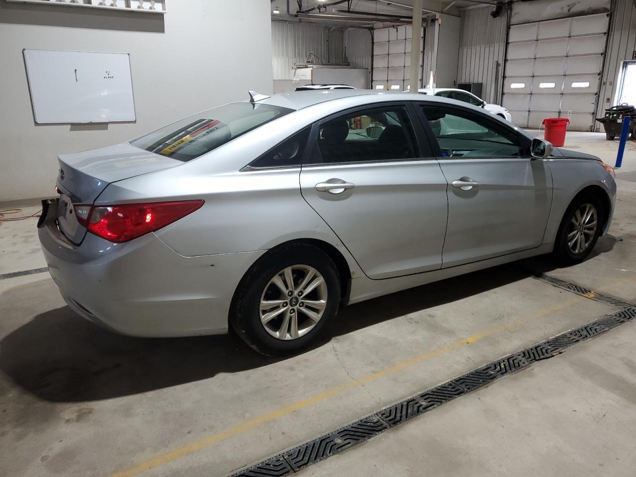 2011 HYUNDAI SONATA