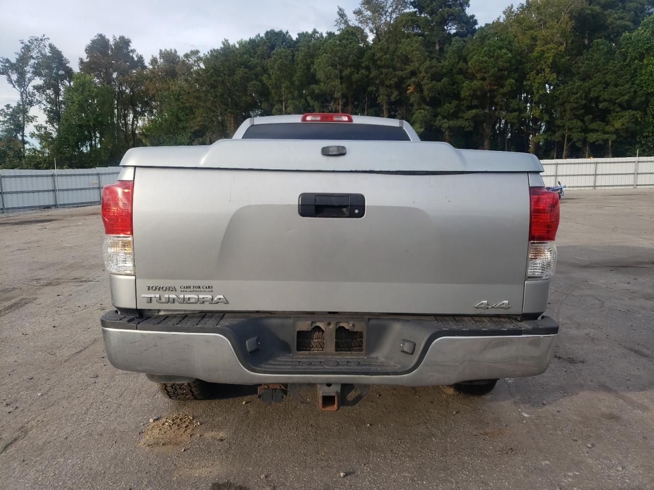 2011 TOYOTA TUNDRA