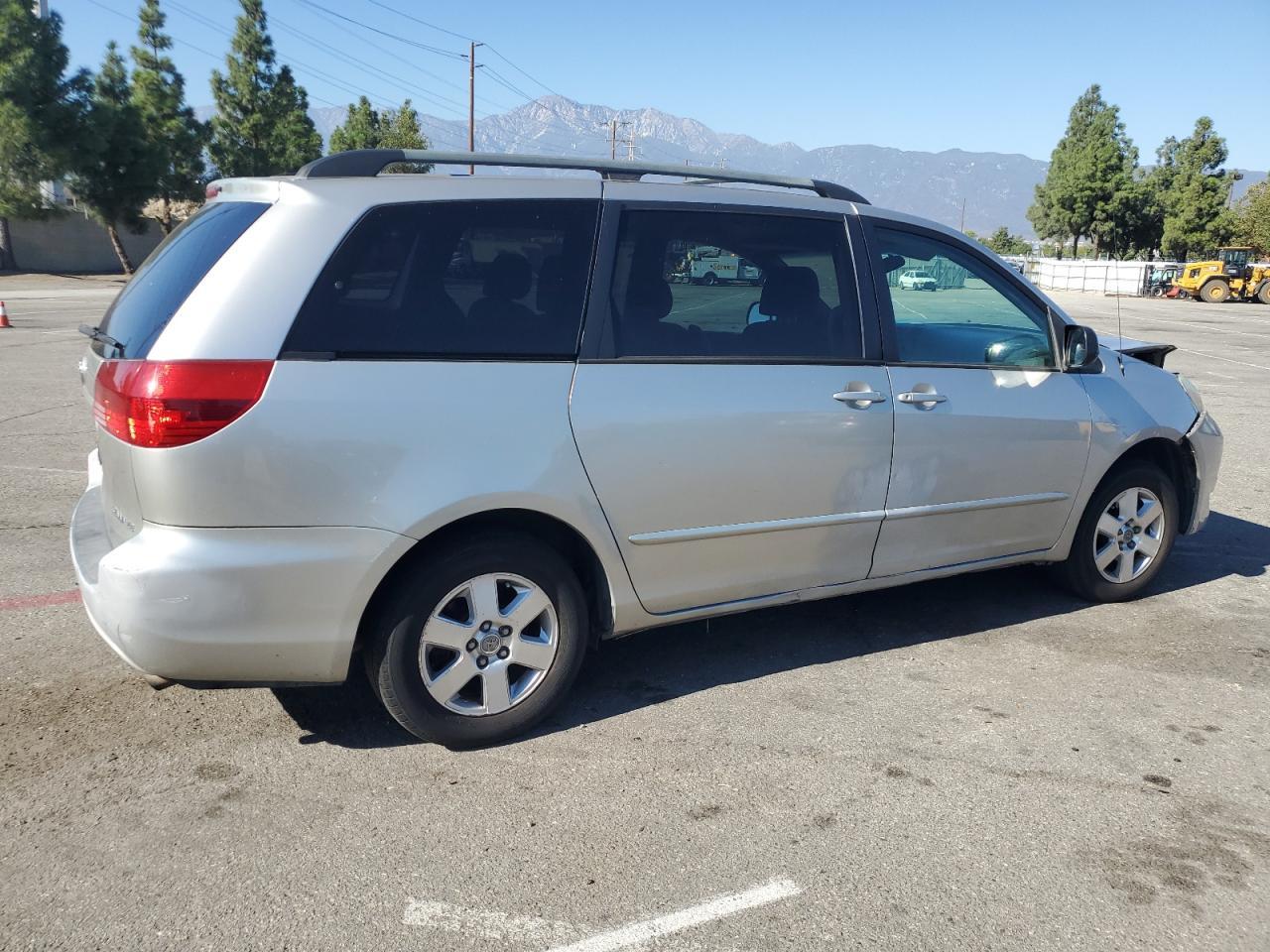 2004 TOYOTA SIENNA