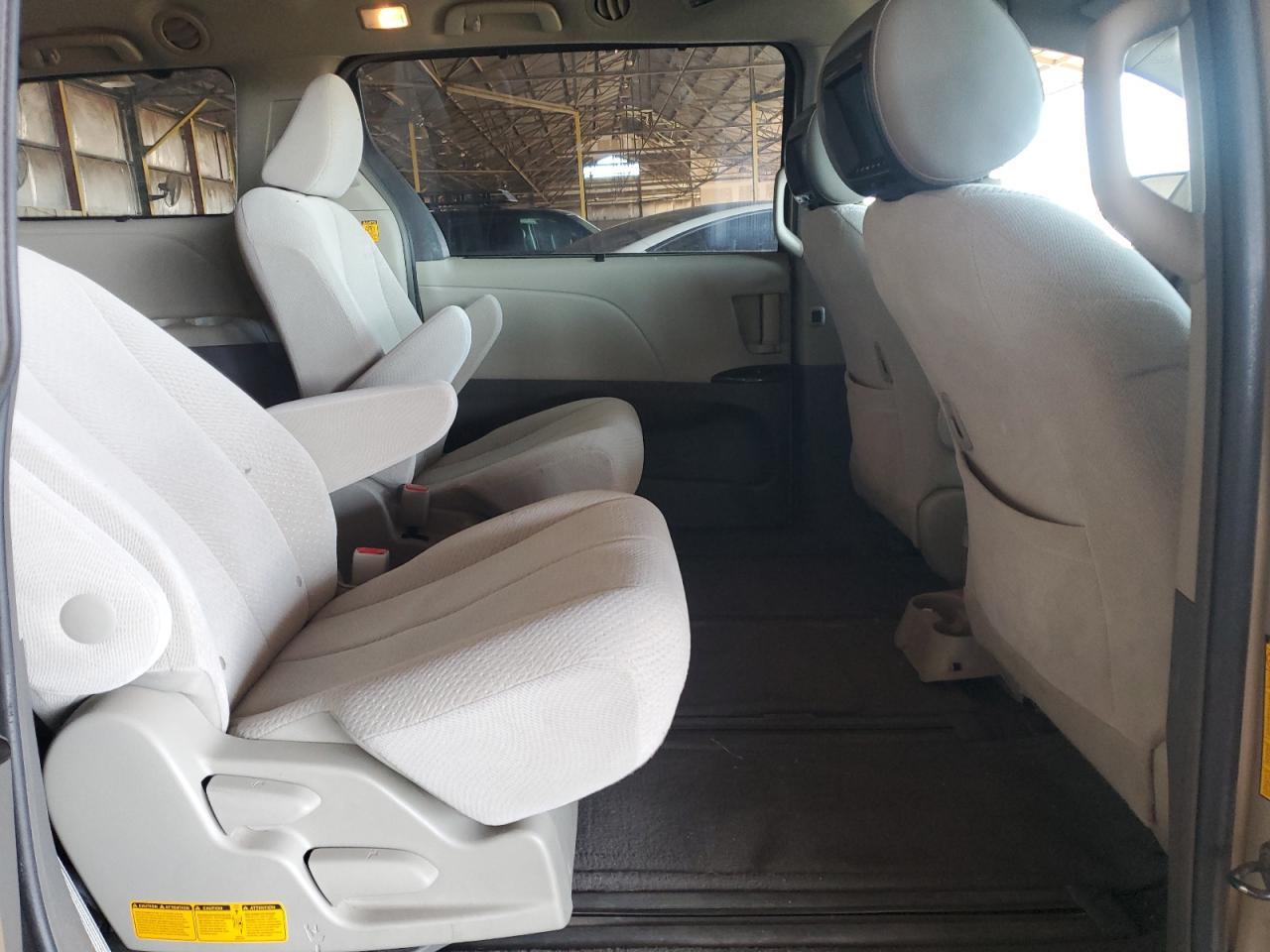 2013 TOYOTA SIENNA