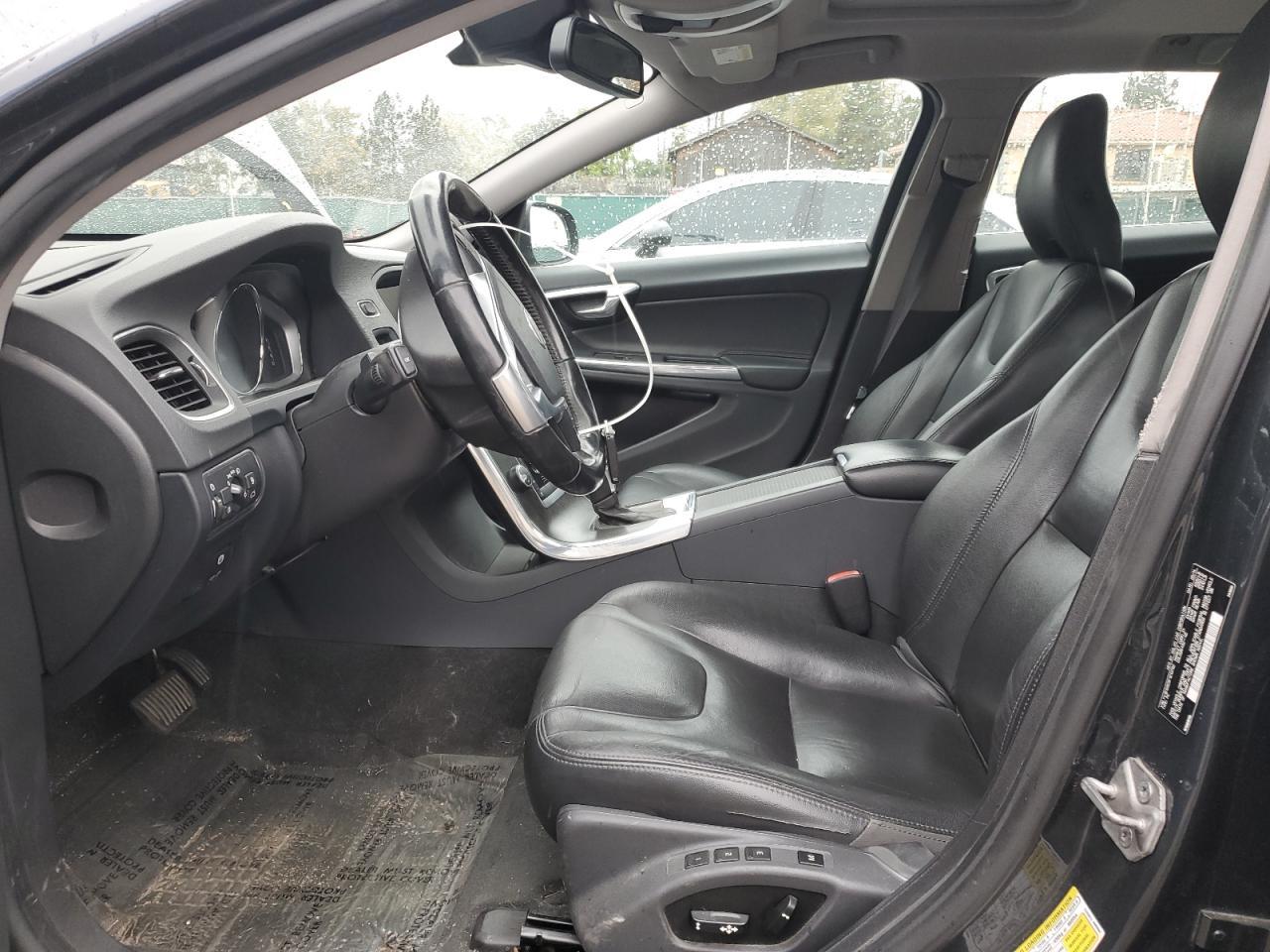 2015 VOLVO V60