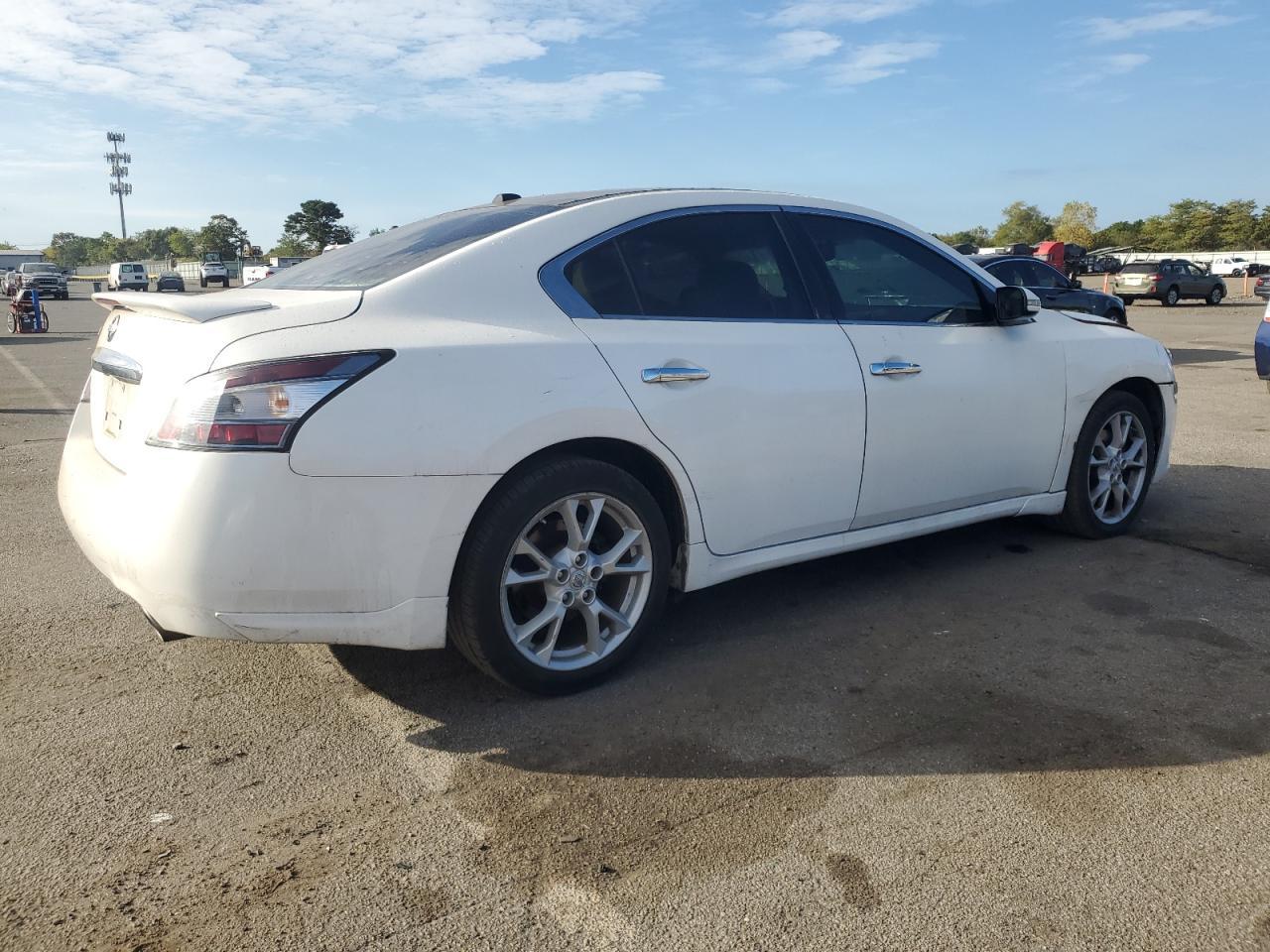 2014 NISSAN Maxima