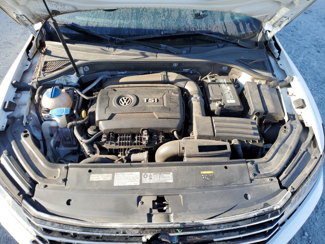 2016 VOLKSWAGEN Passat