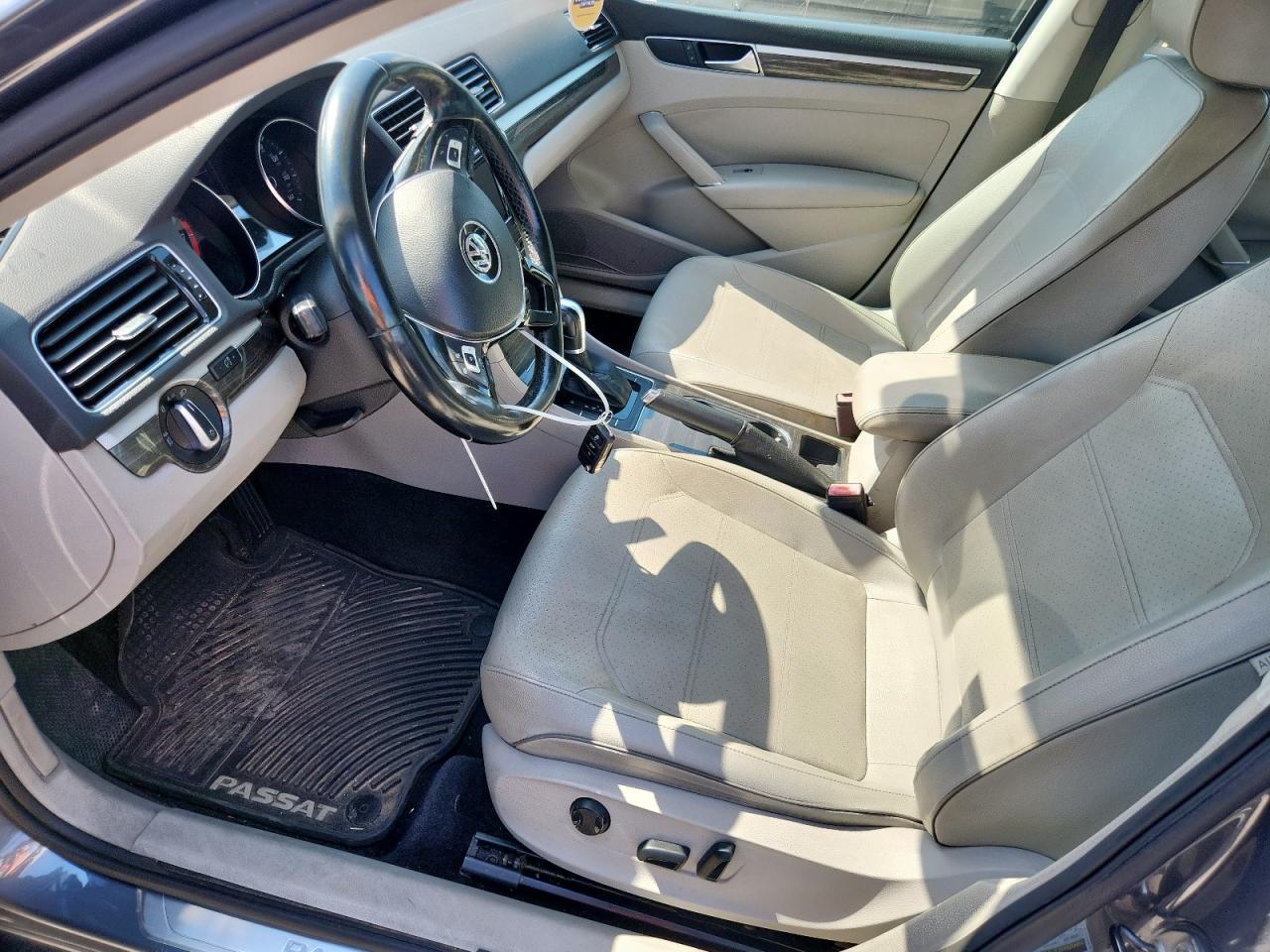2016 VOLKSWAGEN Passat
