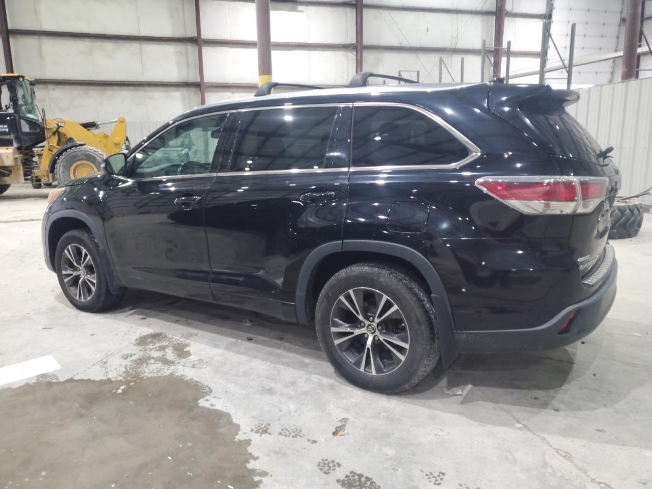 2016 TOYOTA HIGHLANDER