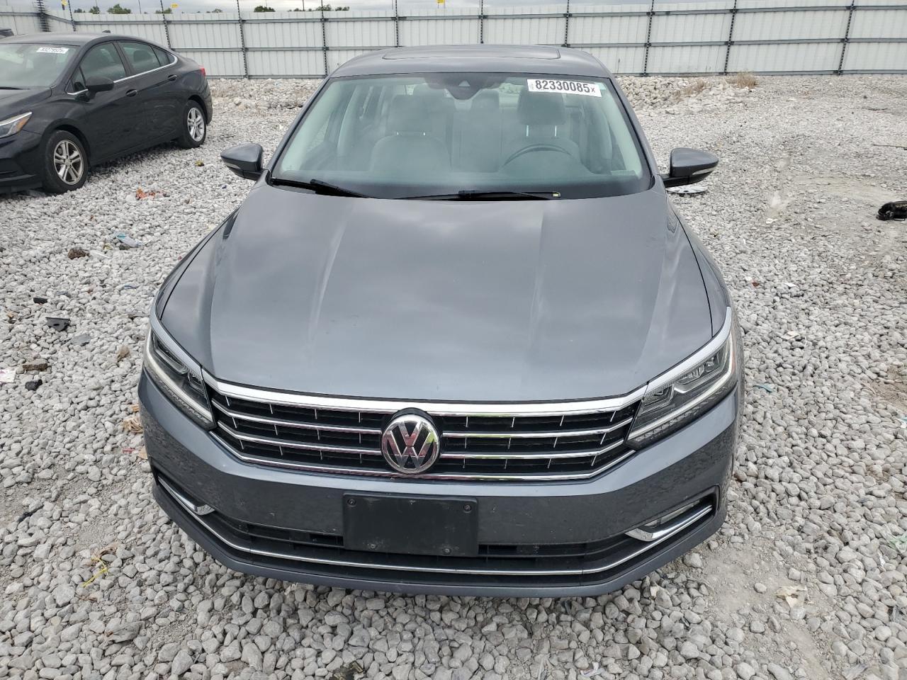 2017 VOLKSWAGEN Passat