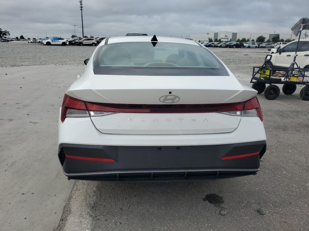 2024 HYUNDAI ELANTRA