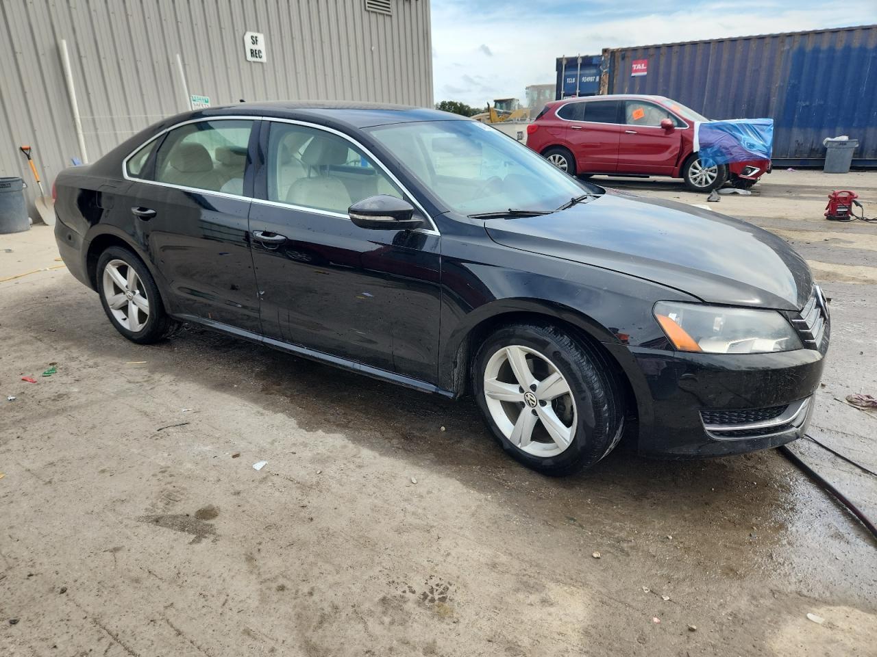 2012 VOLKSWAGEN Passat