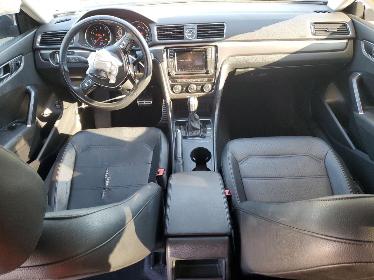 2017 VOLKSWAGEN Passat