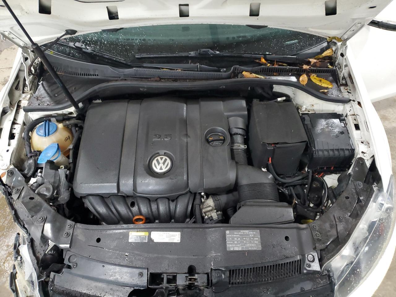 2011 VOLKSWAGEN GOLF