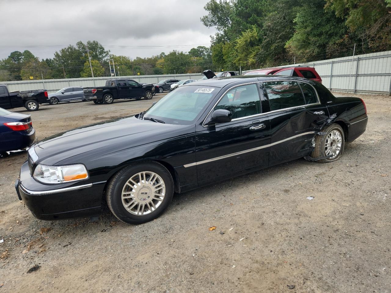 2011 LINCOLN Town Car