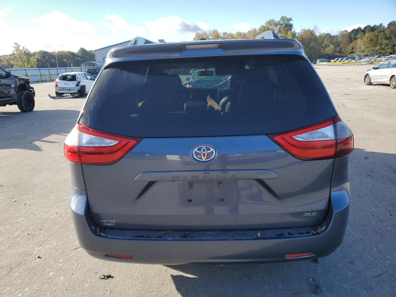 2016 TOYOTA SIENNA