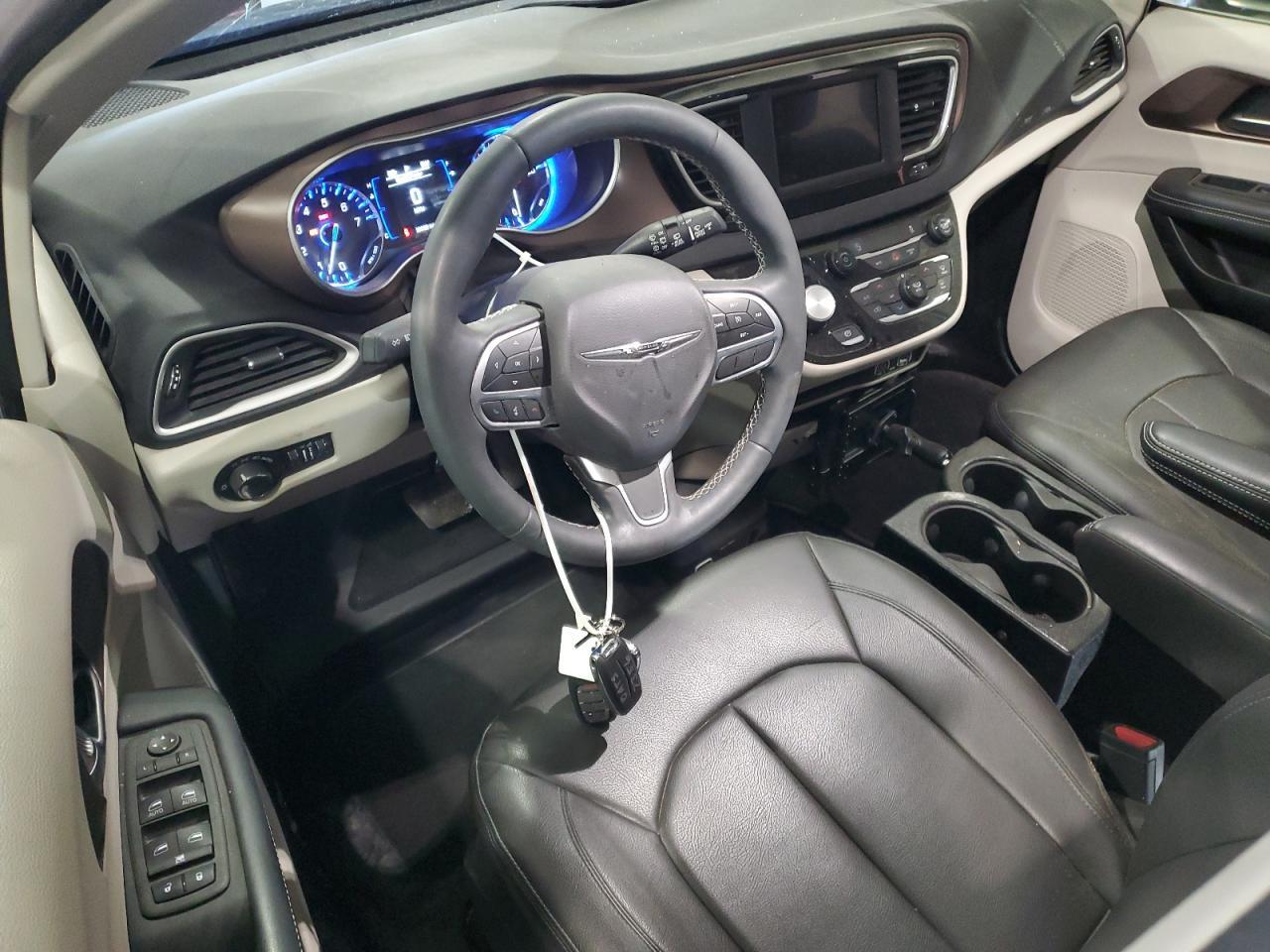 2023 CHRYSLER Voyager