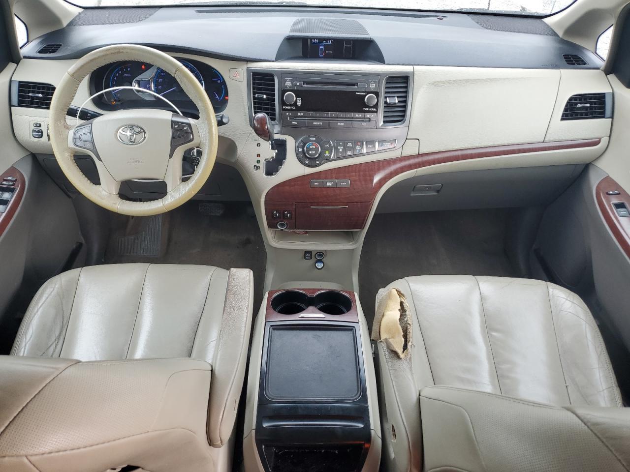 2013 TOYOTA SIENNA