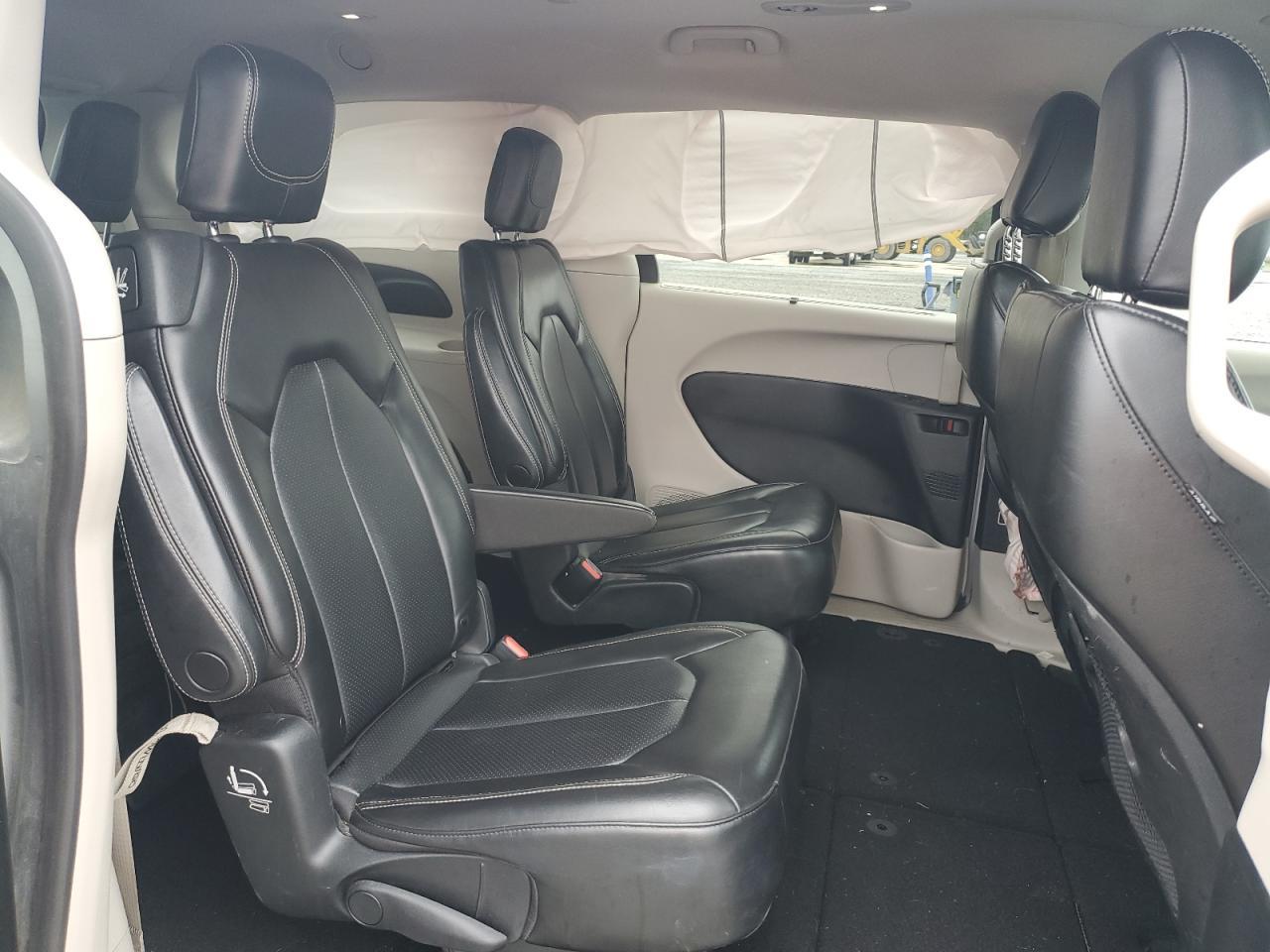 2020 CHRYSLER Voyager