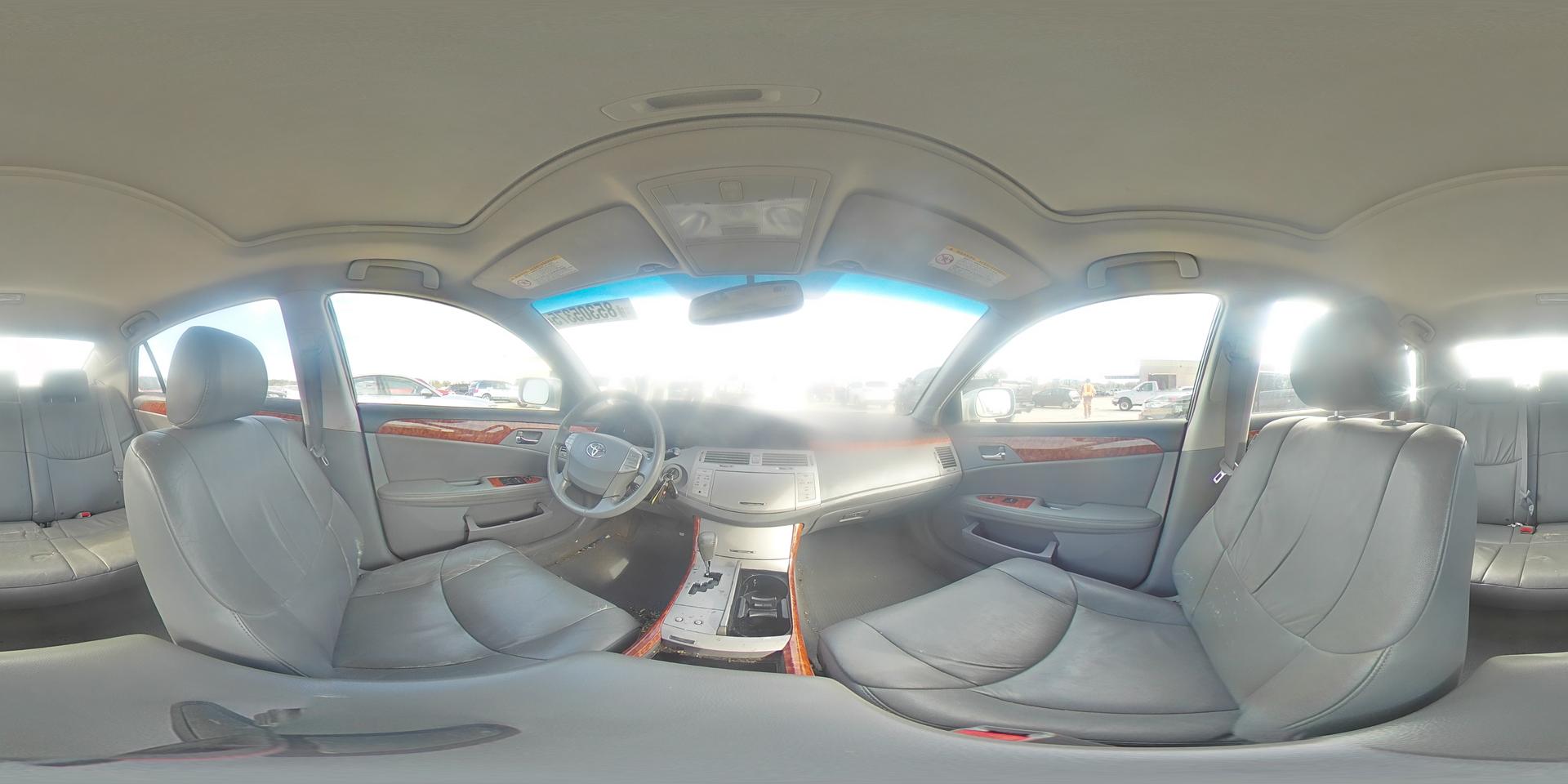 2005 TOYOTA Avalon