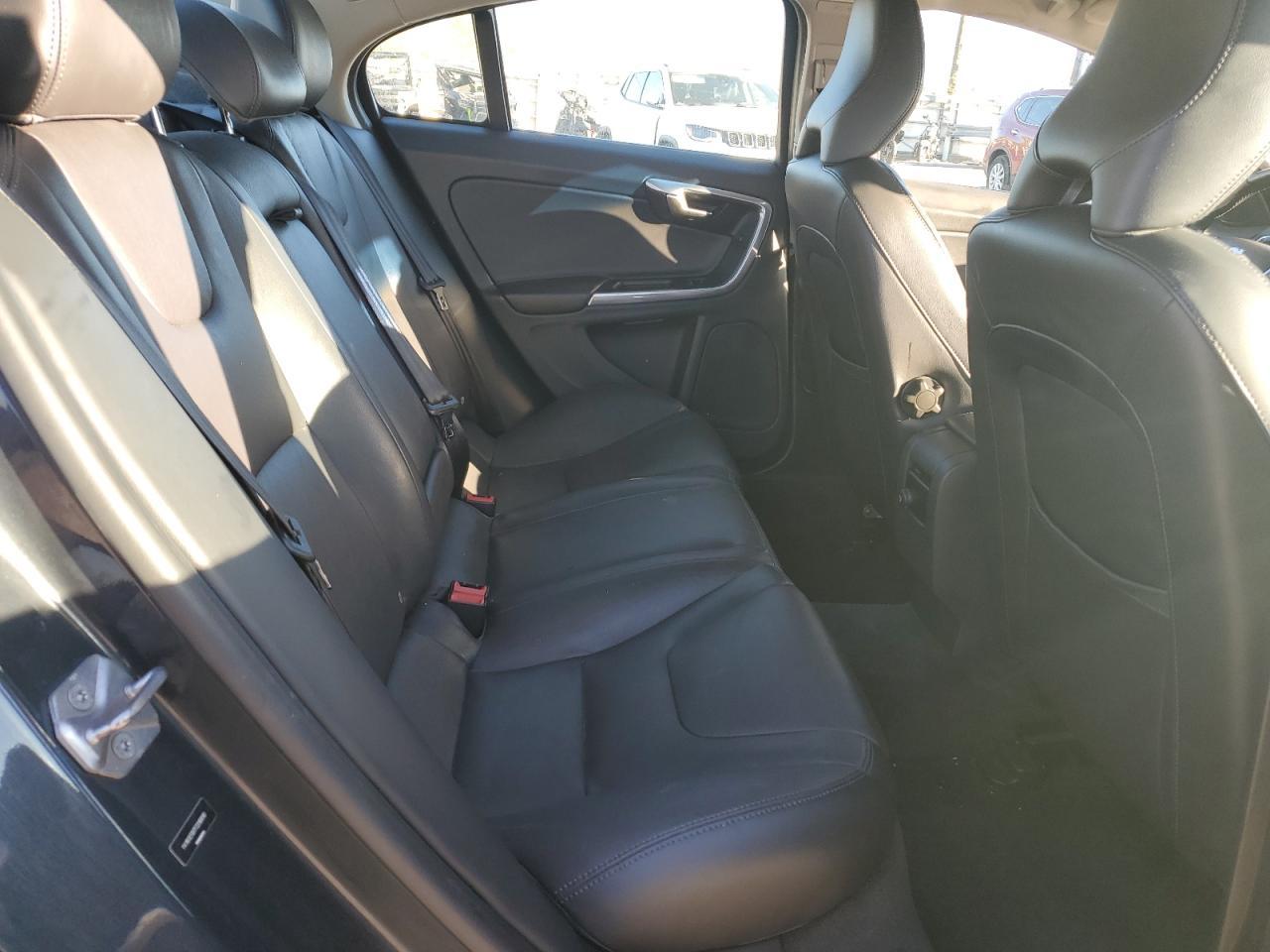 2015 VOLVO S60
