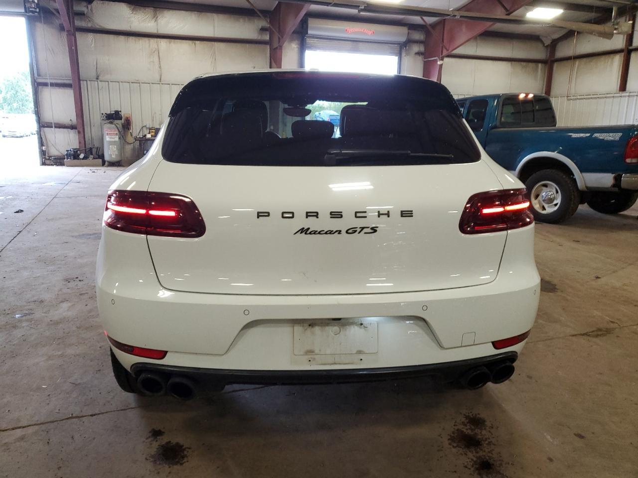2017 PORSCHE Macan