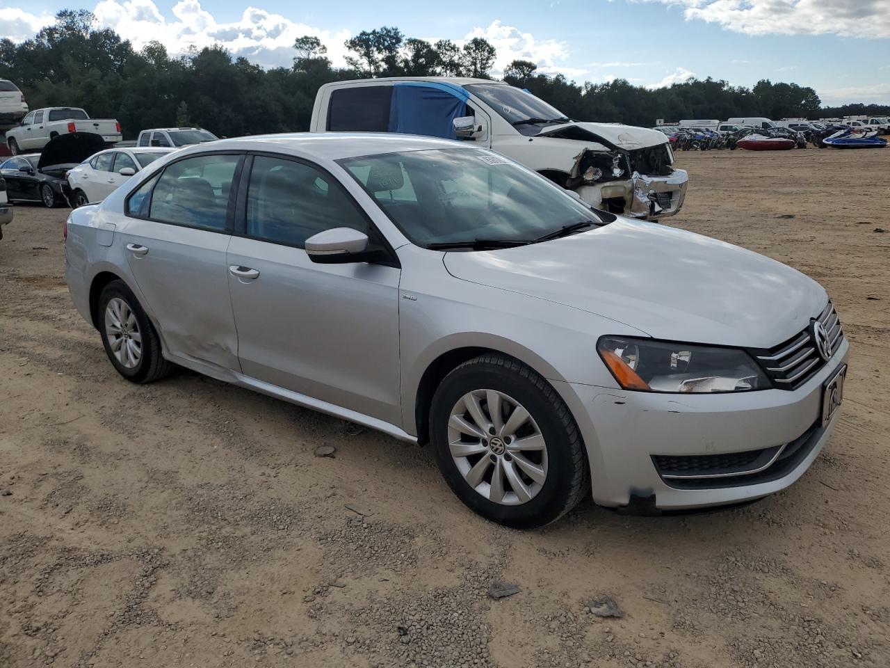 2015 VOLKSWAGEN Passat