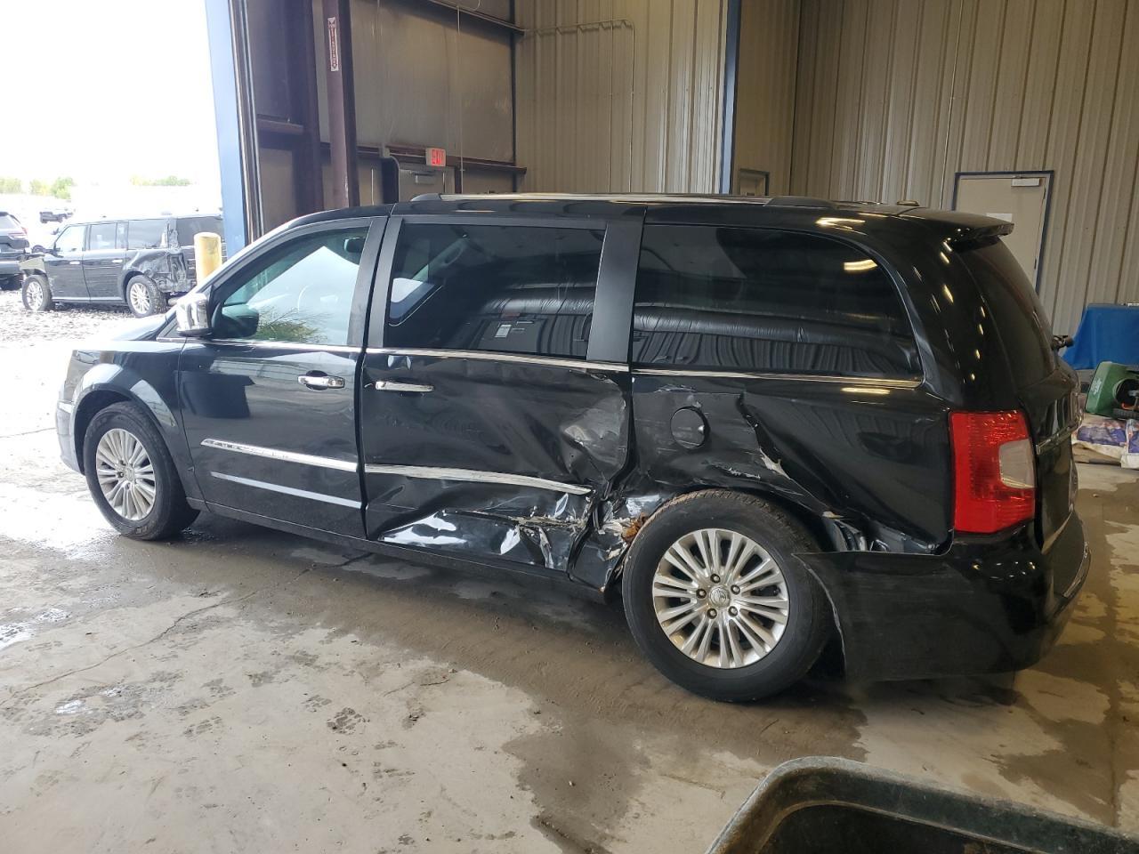 2012 CHRYSLER Town & Country