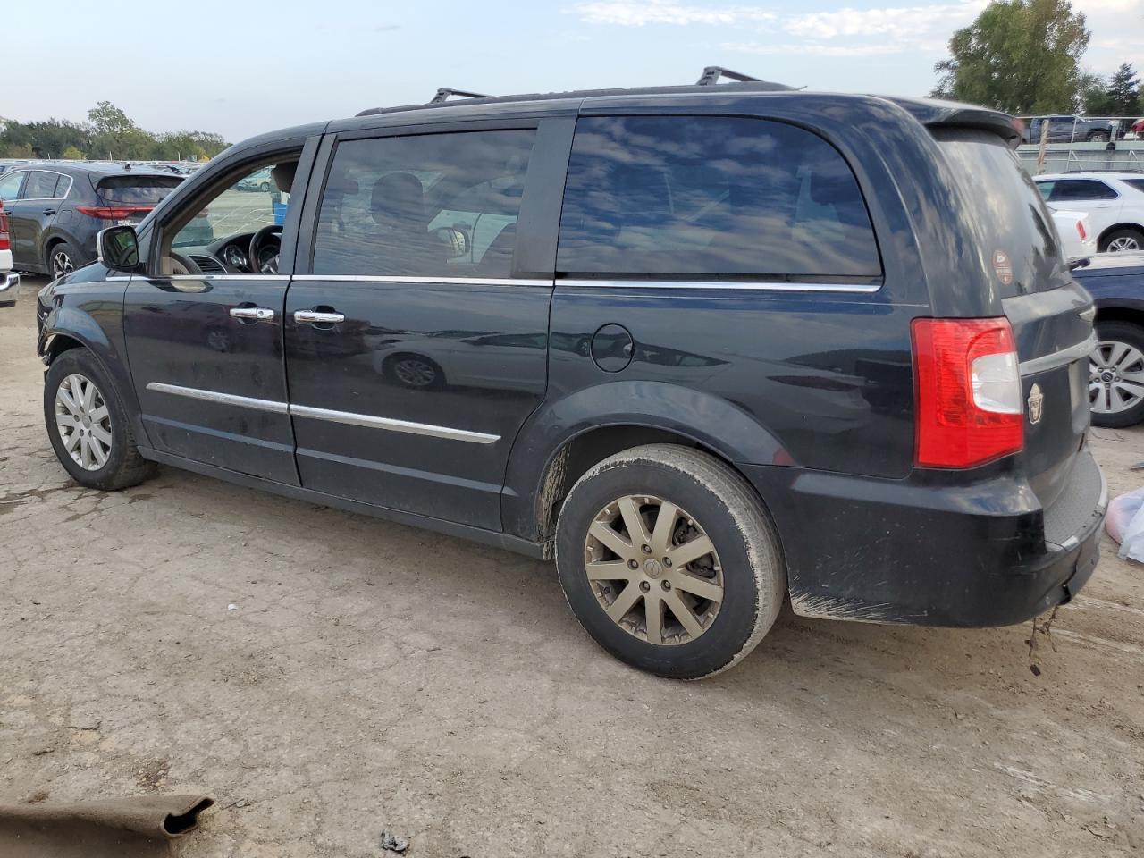 2012 CHRYSLER Town & Country
