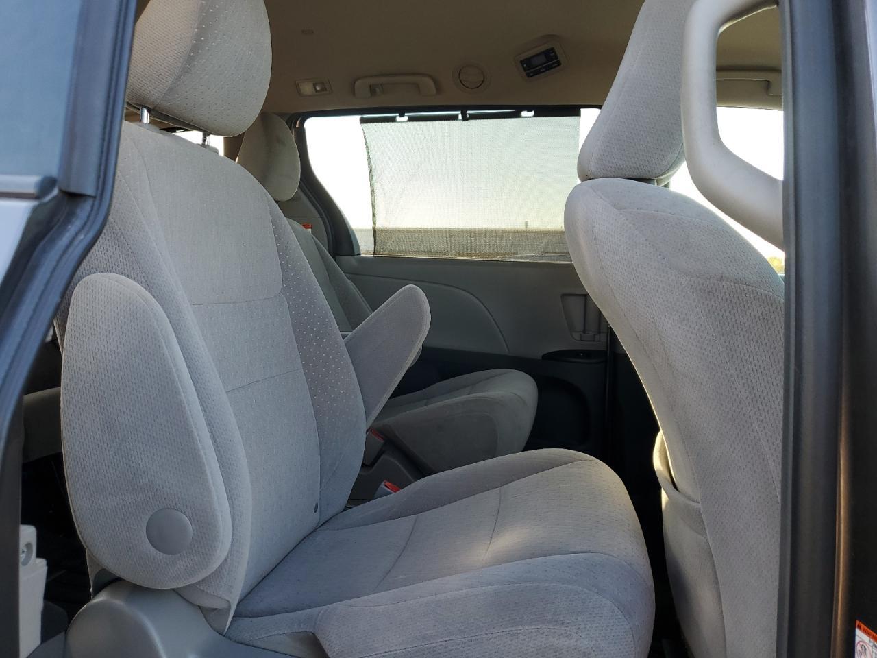 2016 TOYOTA SIENNA