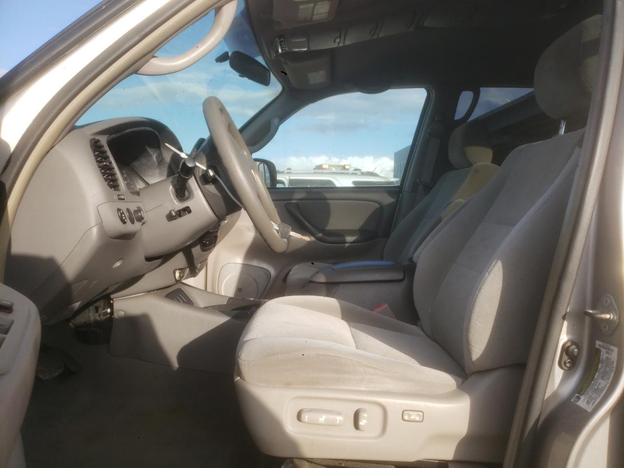 2005 TOYOTA Sequoia
