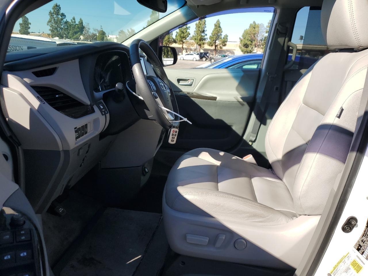 2017 TOYOTA SIENNA