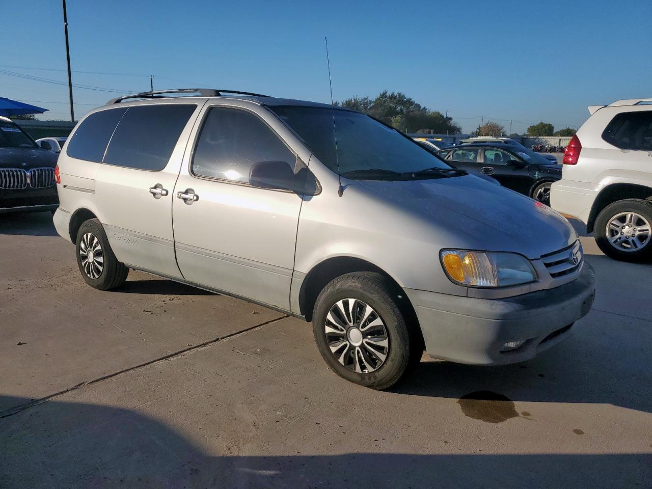 2001 TOYOTA SIENNA