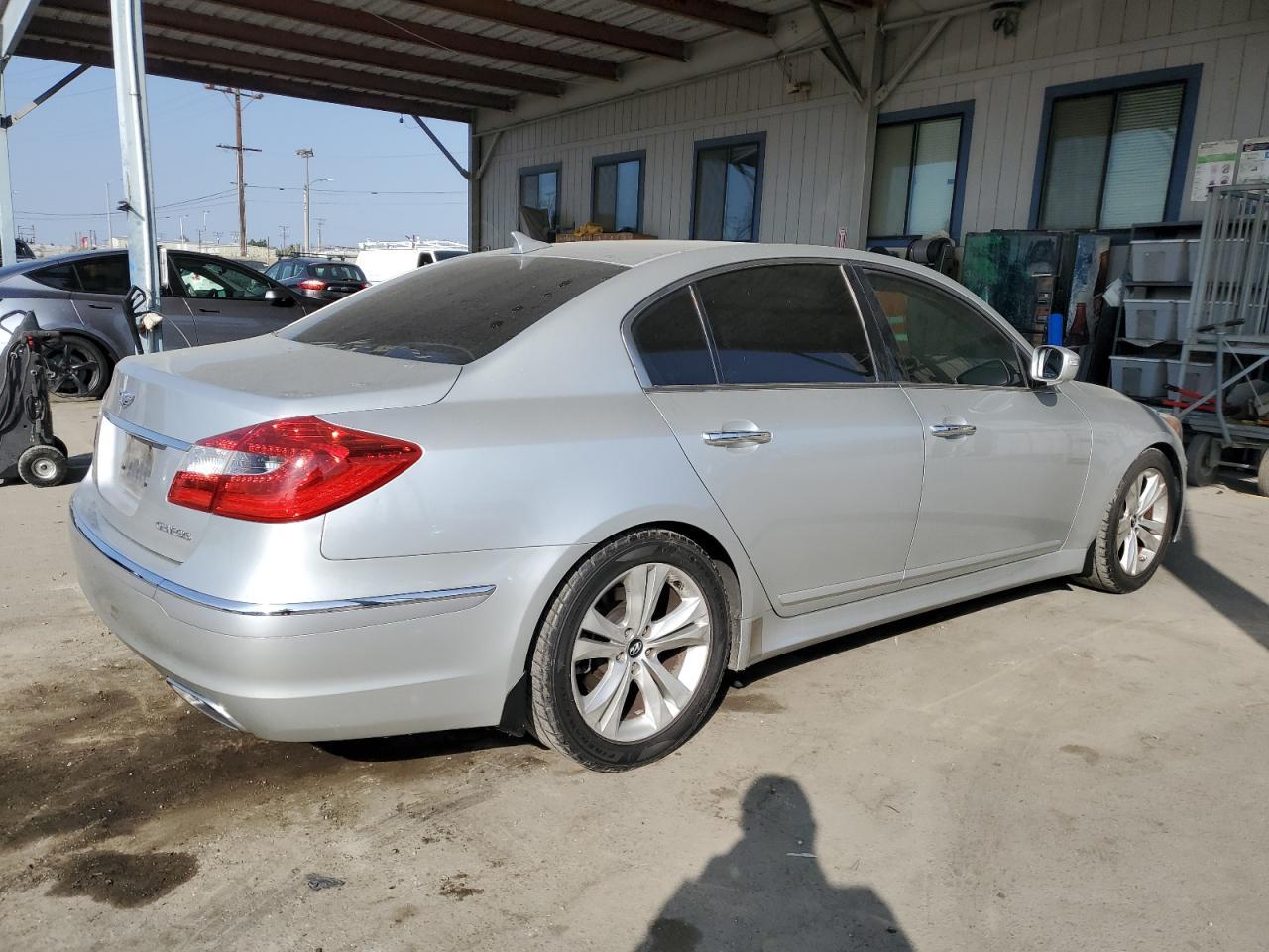 2013 HYUNDAI GENESIS