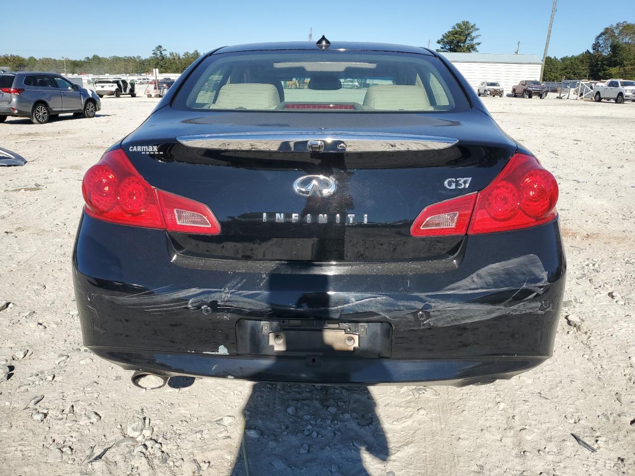 2011 INFINITI G37