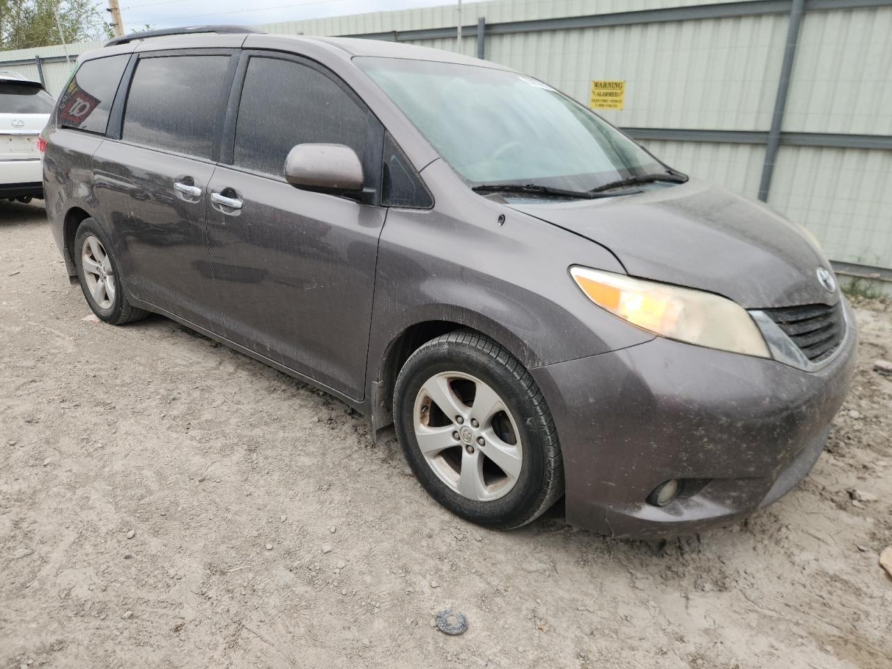 2013 TOYOTA SIENNA