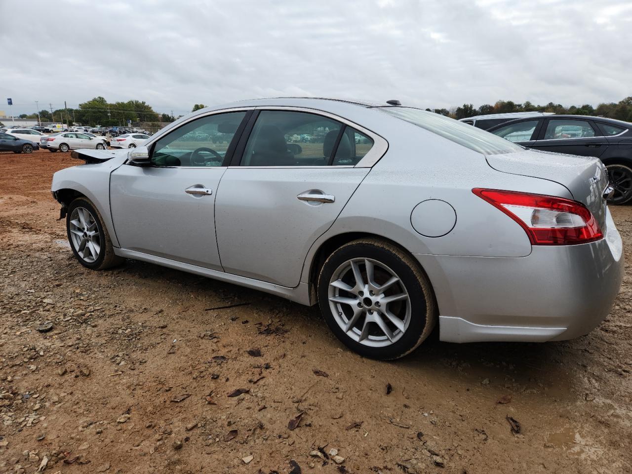 2011 NISSAN Maxima