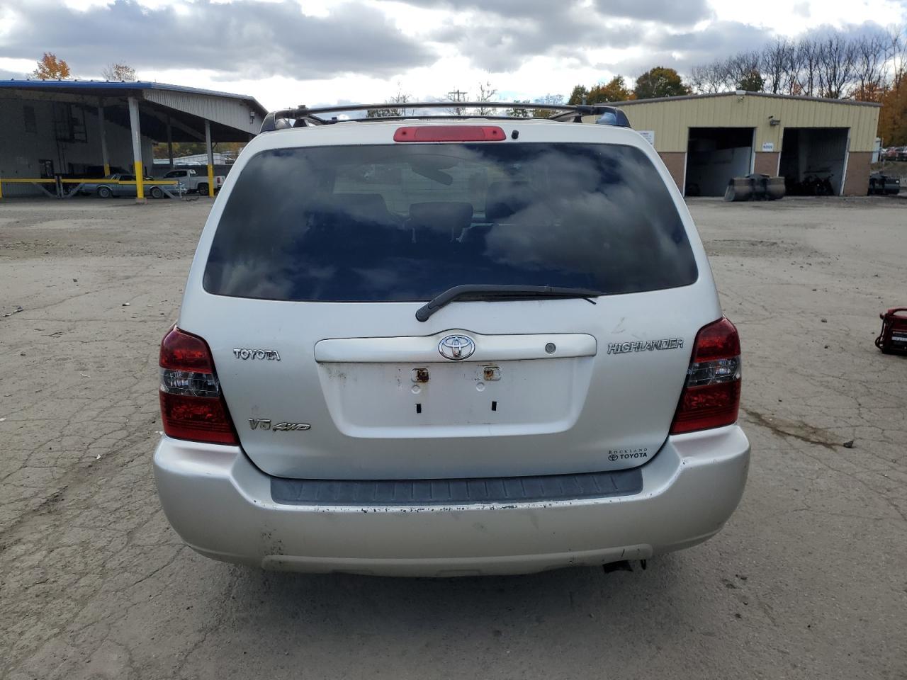 2004 TOYOTA HIGHLANDER
