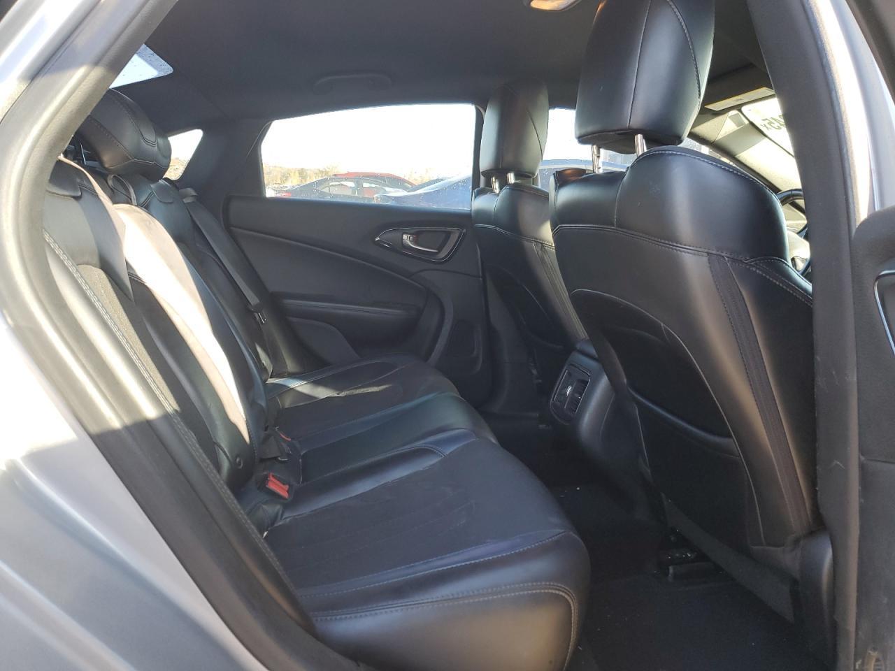2015 CHRYSLER 200
