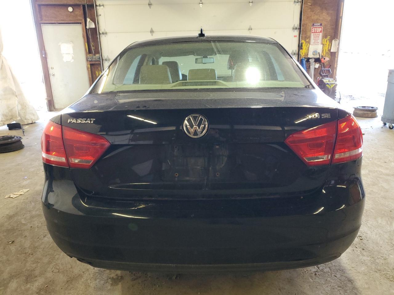 2014 VOLKSWAGEN Passat