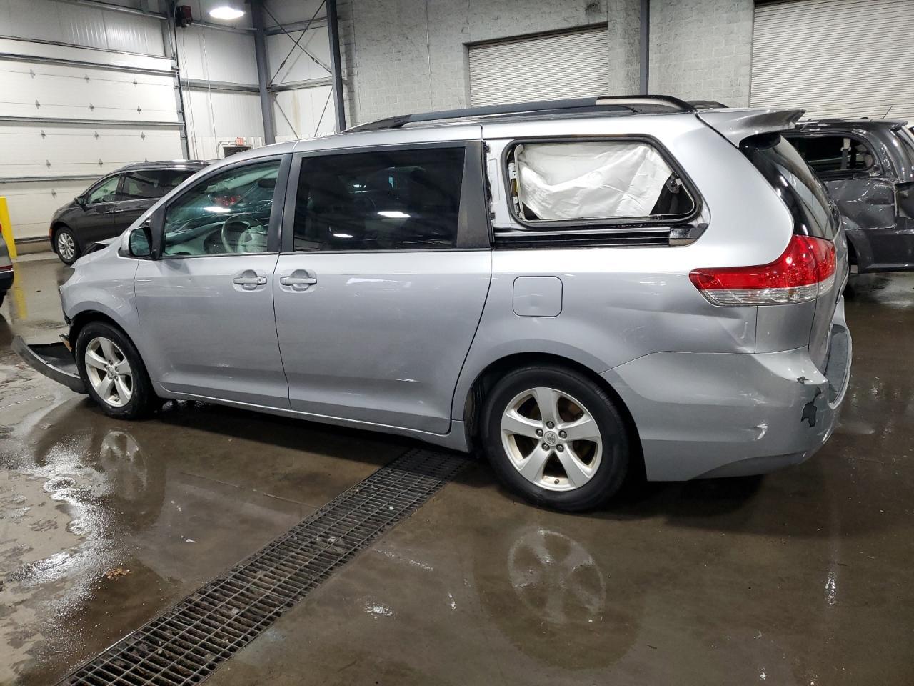 2013 TOYOTA SIENNA