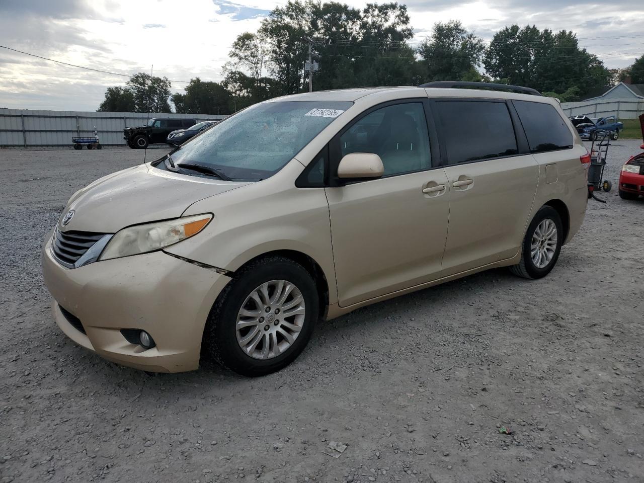 2013 TOYOTA SIENNA
