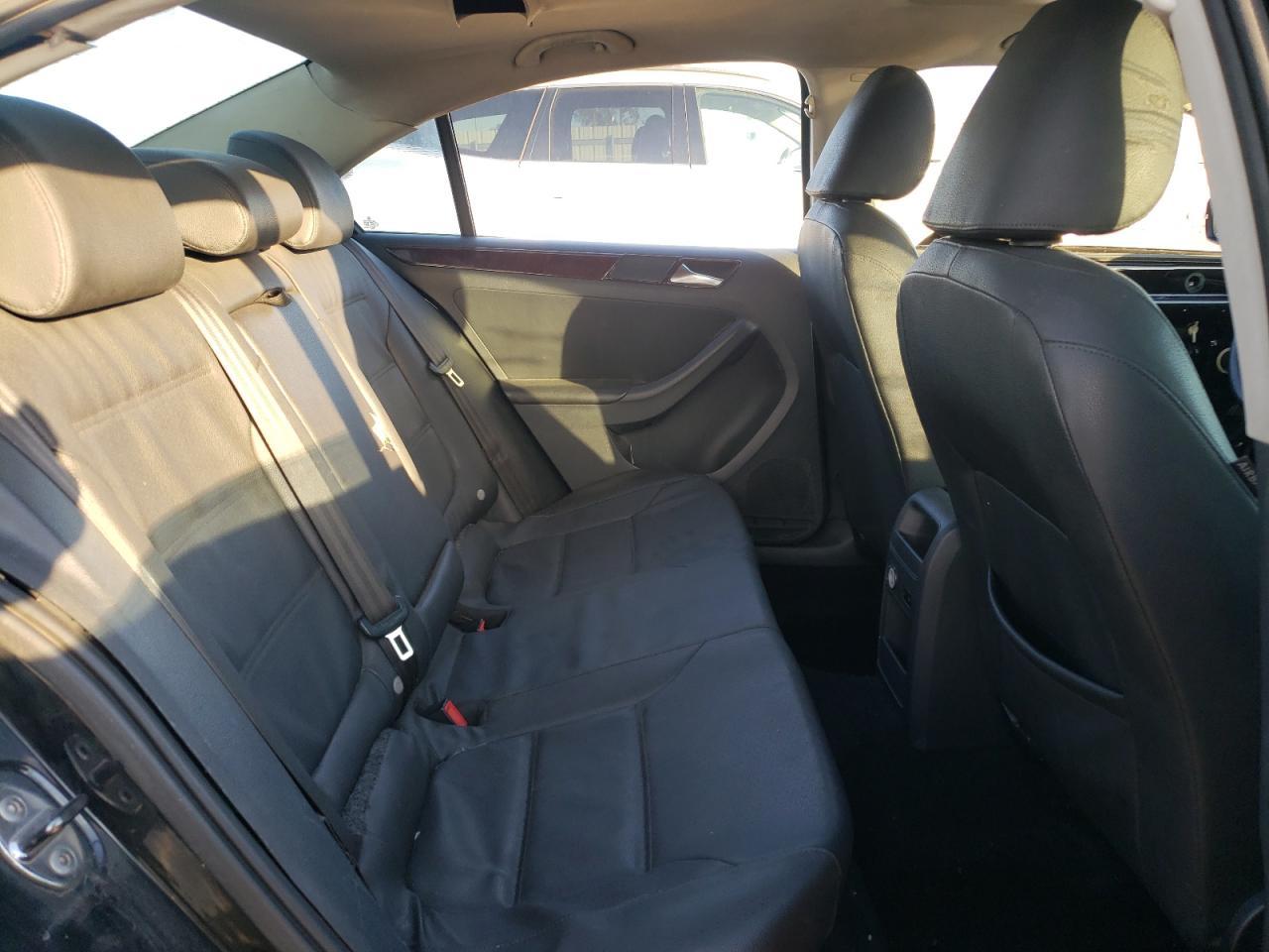 2011 VOLKSWAGEN JETTA
