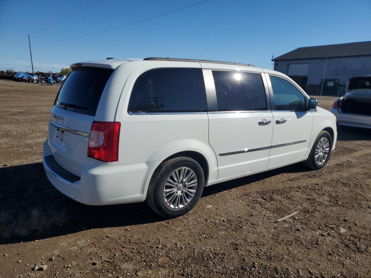 2014 CHRYSLER Town & Country