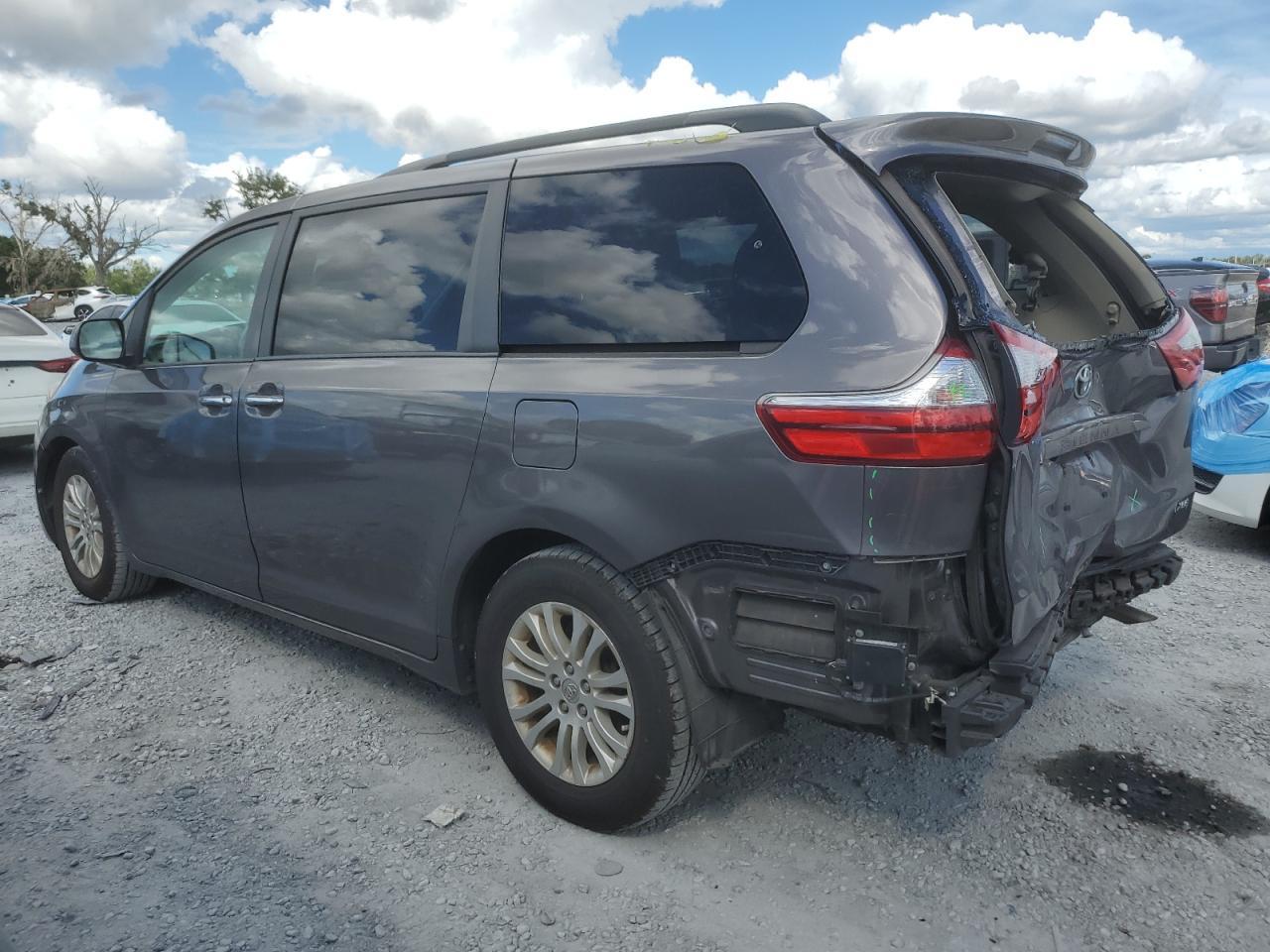 2016 TOYOTA SIENNA