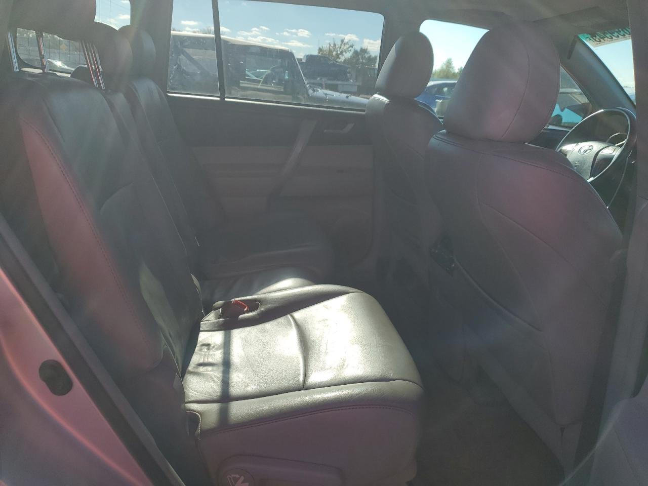 2010 TOYOTA HIGHLANDER