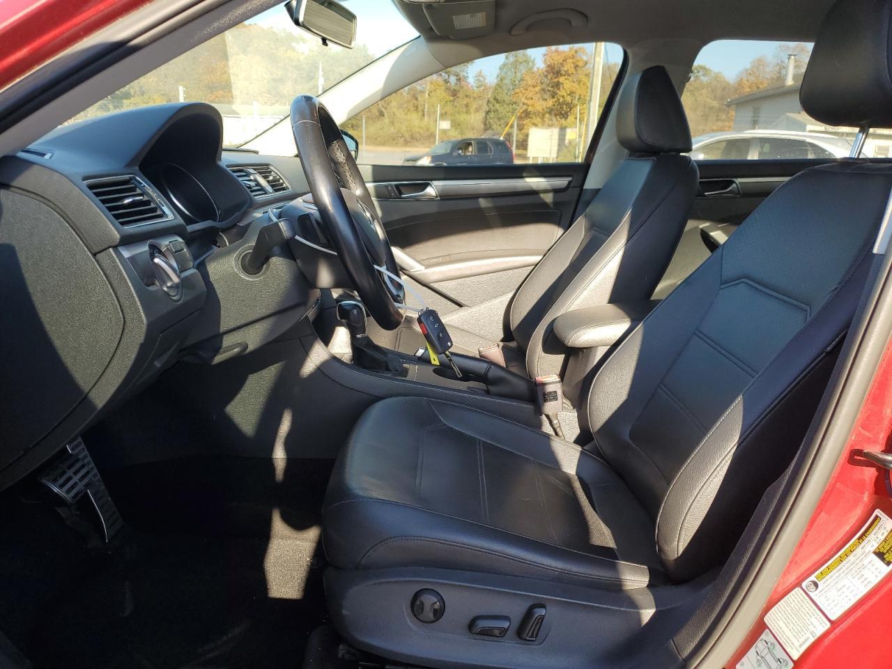 2017 VOLKSWAGEN Passat