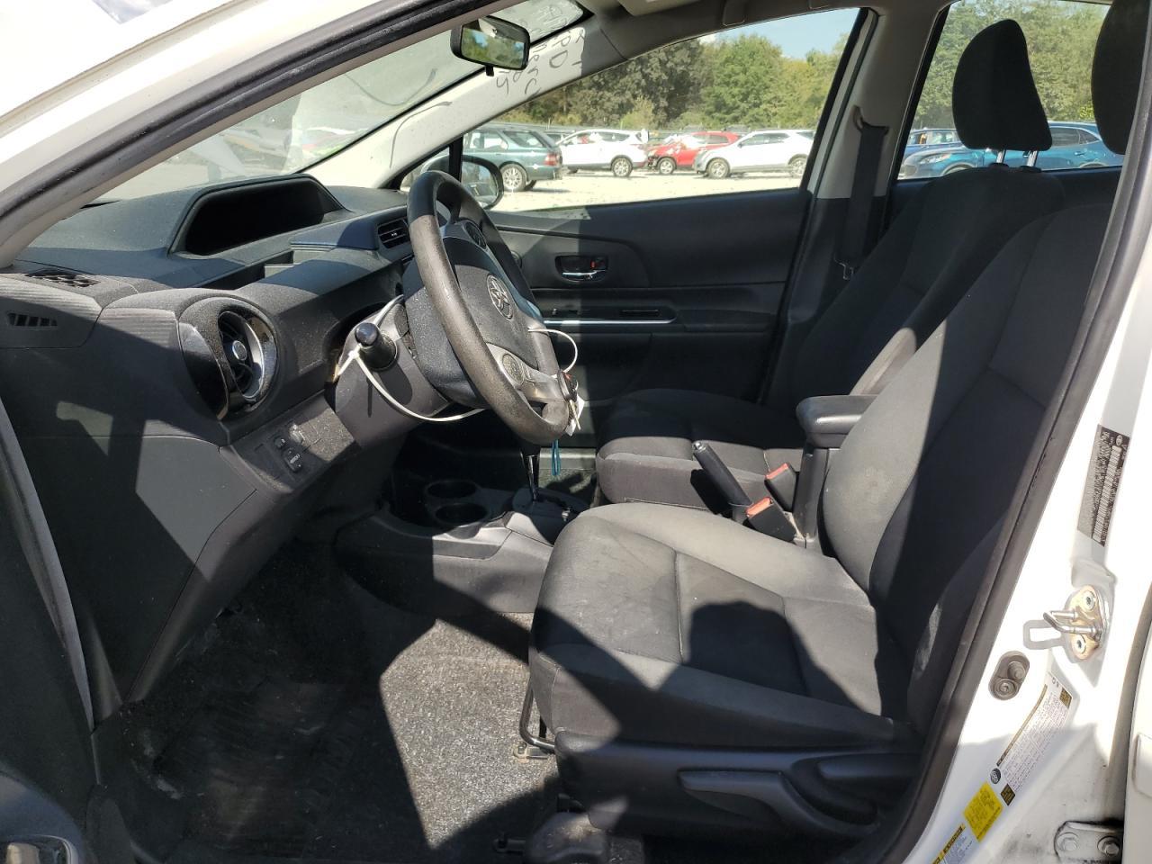 2016 TOYOTA Prius c