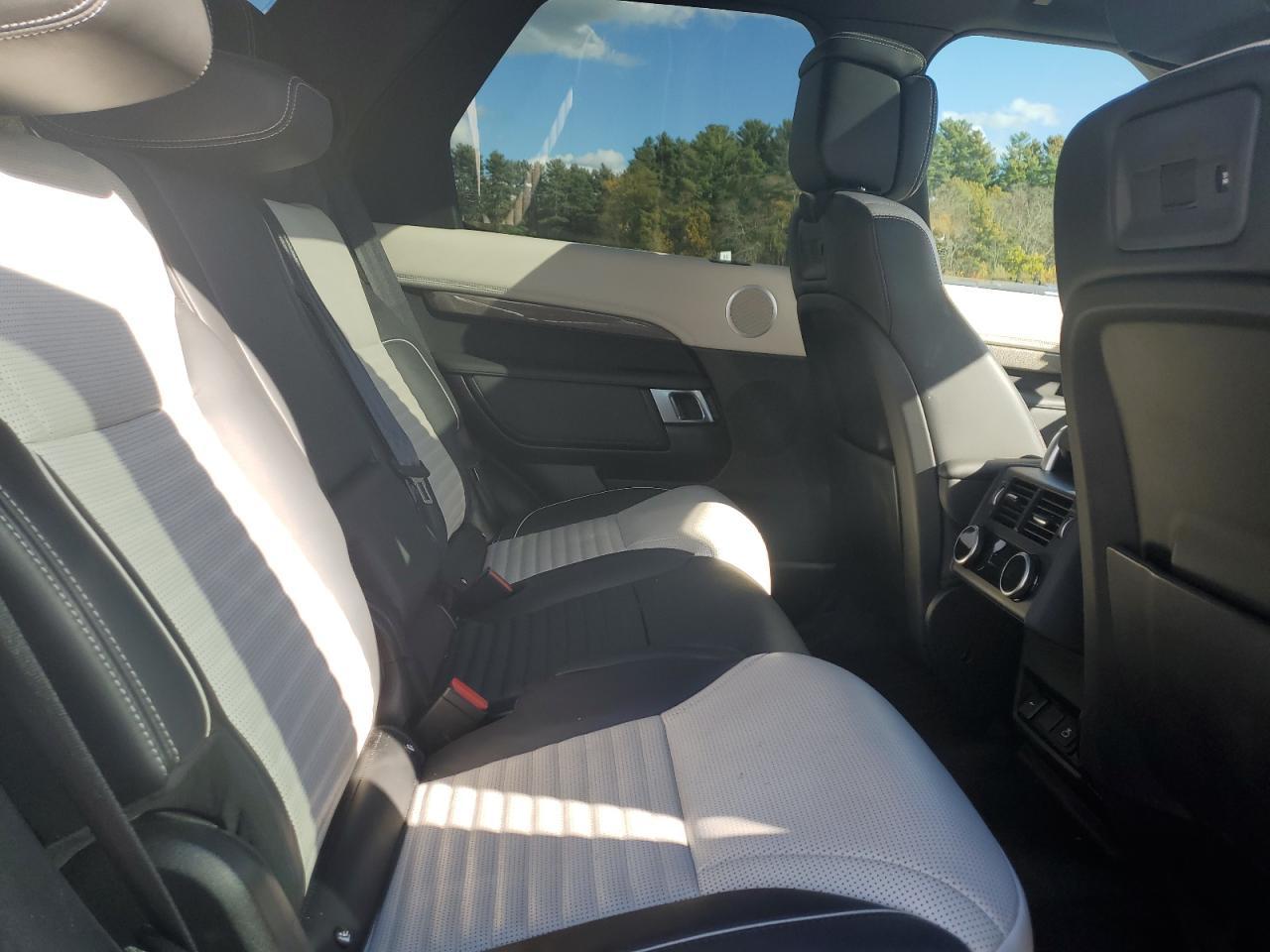 2023 LAND ROVER Discovery