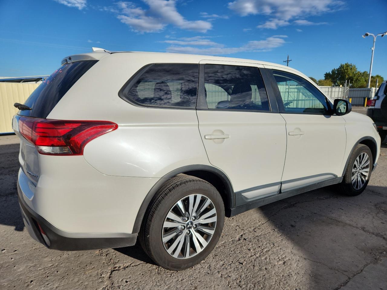 2019 MITSUBISHI outlander