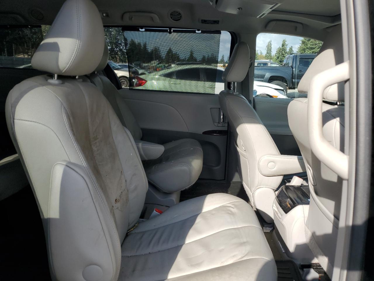 2014 TOYOTA SIENNA