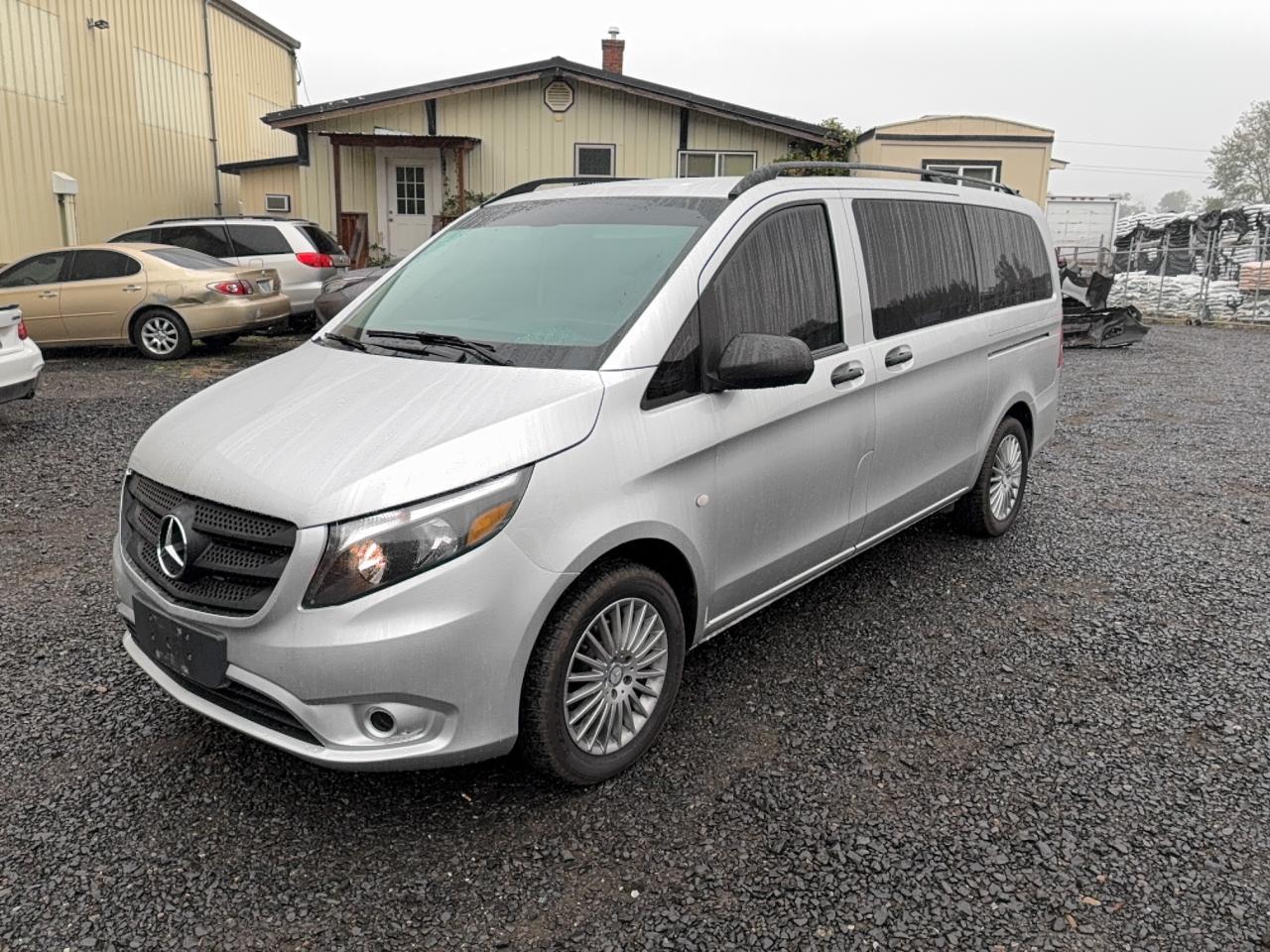 2017 MERCEDES-BENZ METRIS