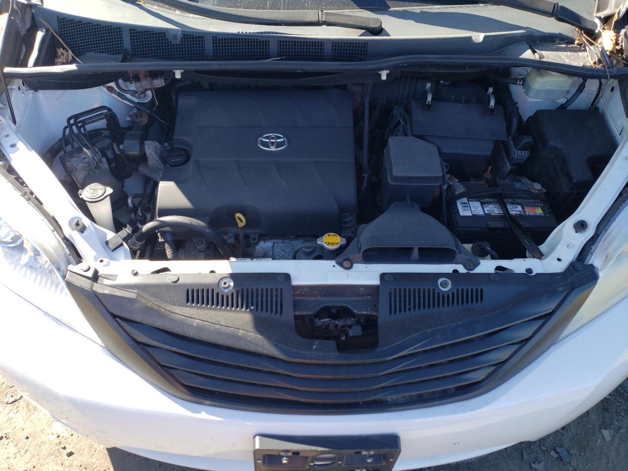 2015 TOYOTA SIENNA