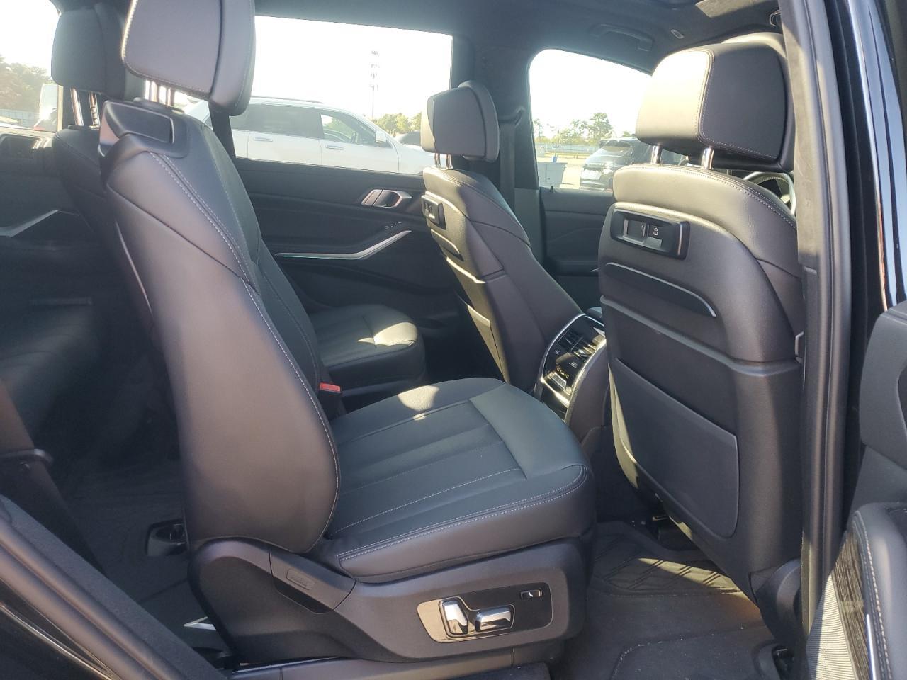 2022 BMW X7